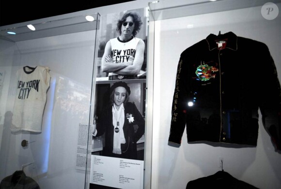 L'expo Lennon où l'on peut voir les vêtements portés par John le jour de son assassinat