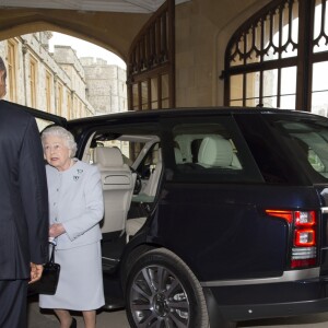 La reine Elisabeth II d'Angleterre et le prince Philip, duc d'Edimbourg sont allés chercher en voiture à leur arrivée le président américain Barack Obama et sa femme la première dame Michelle Obama pour les conduire au palais de Windsor, le 22 avril 2016 avant de déjeuner ensemble.