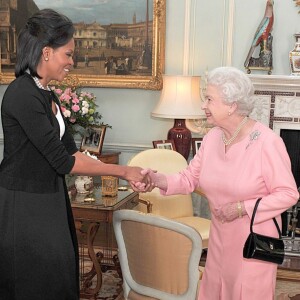 Barack Obama, sa femme Michelle, la reine Elizabeth II et le prince Philip à Buckingham Palace en 2009.