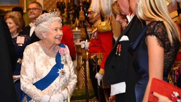Elizabeth II bien plus détendue avec le protocole qu'on ne le pense...