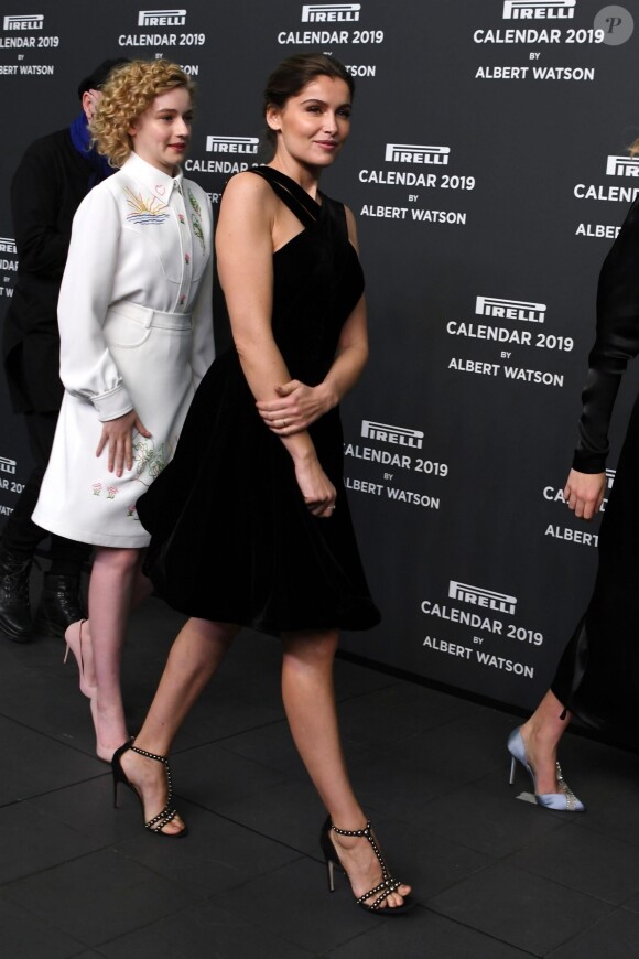 Julia Garner et Laetitia Casta - Conférence de presse du calendrier Pirelli à Milan. Le 5 décembre 2018.