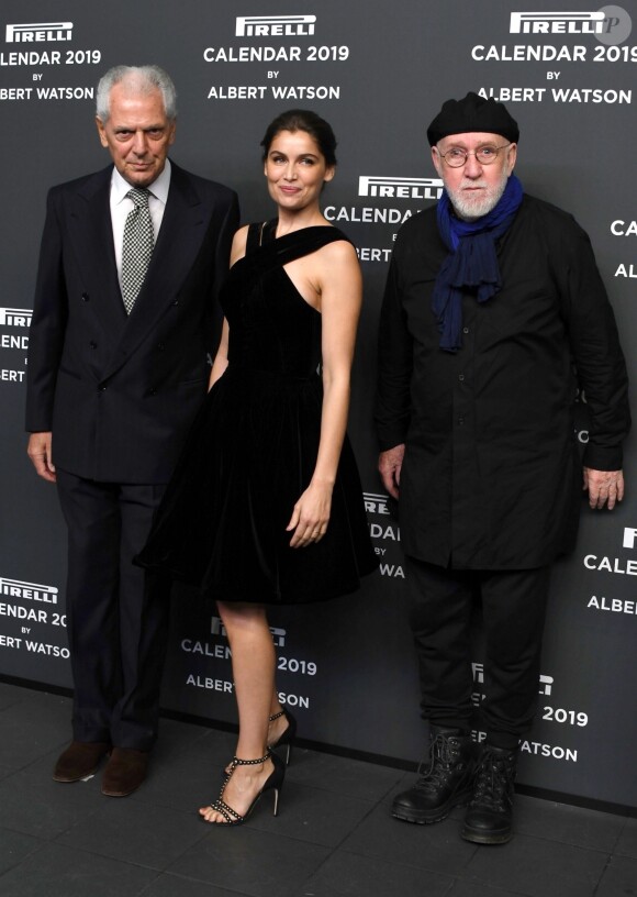 Marco Tronchetti Provera (Président de Pirelli), Laetitia Casta et le photographe Albert Watson - Conférence de presse du calendrier Pirelli à Milan. Le 5 décembre 2018.