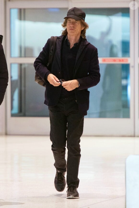 Exclusif - Mick jagger arrive pour prendre un vol à l'aéroport JFK de New York le 23 septembre 2018.