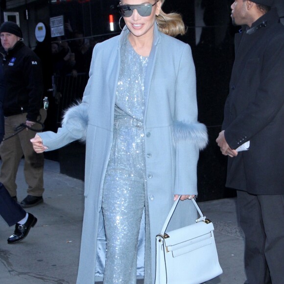 Jennifer Lopez arrive à l'émission Good Morning America pour faire la promotion de son film Second Act à New York, le 12 décembre 2018