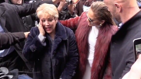 Jennifer Lopez : Sa mère bousculée et cognée au milieu d'une foule de fans