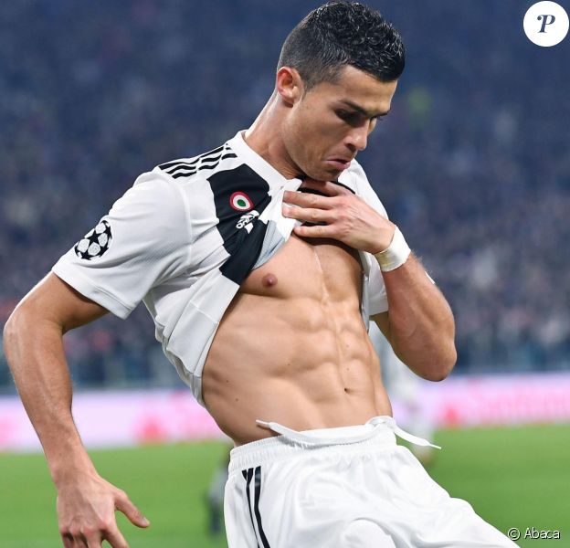 Cristiano Ronaldo fan de son corps : Abdos à gogo en 2018 ...