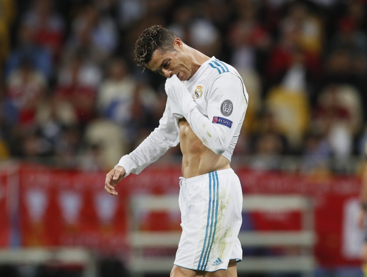 Photo Cristiano Ronaldo Of Real Madrid Reflects On The Disallowed