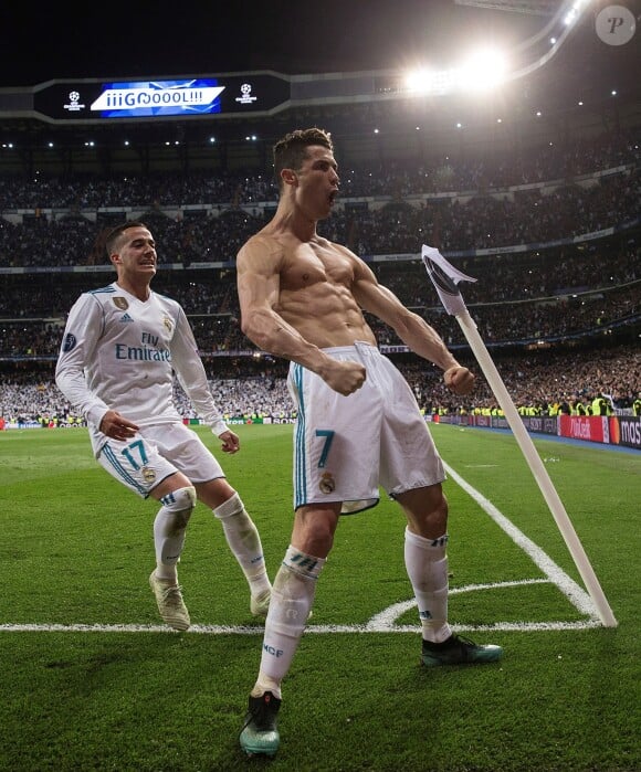 ⎊𝙎𝙪𝙗𝙗𝙪𝙩𝙚𝙤𝙡𝙚𝙜𝙚𝙣𝙙𝙨⚽ on X: Figure no. 28 Player: Ronaldo Team: Real  Madrid Moment: Ronaldo's classic goal celebration as a subbuteo recreation.  #realmadrid #ronaldo #cristianoronaldo #Subbuteo #Subbuteolegends  #subbuteoart #handmade