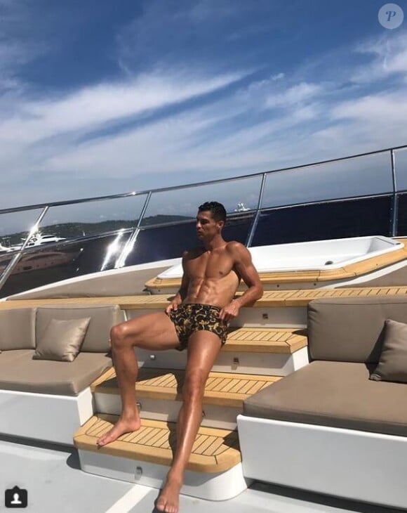 Cristiano Ronaldo prend une dose vitamines D. Photo postée sur Instagram le 9 septembre 2018. 
