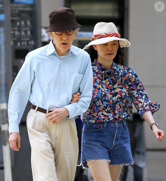 Woody Allen et sa femme Soon-Yi Previn se baladent sur Park Avenue dans New York le 12 Août 2018
