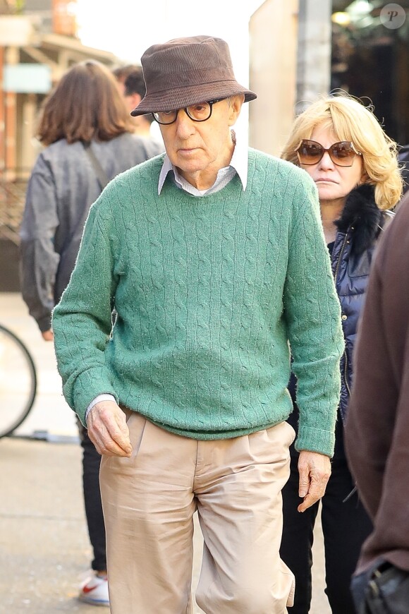 Woody Allen prend une pause sur le tournage de son nouveau film à New York, le 19 octobre 2017