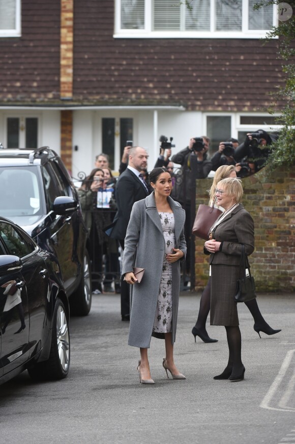 Meghan Markle, duchesse de Sussex, visite le foyer Royal Variety de "Brinsworth House", à Twickenham, Royaume Uni, le 18 décembre 2018.