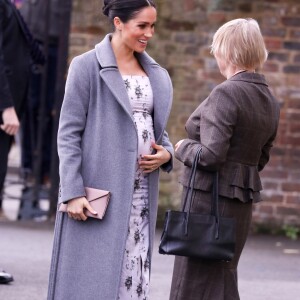 Meghan Markle, duchesse de Sussex, visite le foyer Royal Variety de "Brinsworth House", à Twickenham, Royaume Uni, le 18 décembre 2018.