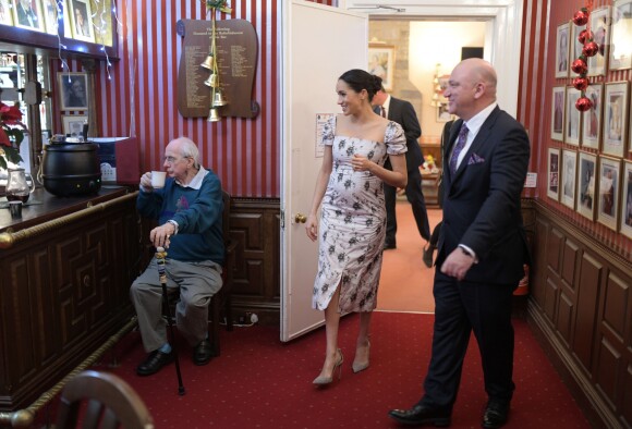 Meghan Markle, duchesse de Sussex, visite le foyer Royal Variety de "Brinsworth House", à Twickenham, Royaume Uni, le 18 décembre 2018.