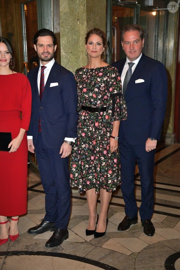 La princesse Sofia de Suède, le prince Carl Philip, la princesse Madeleine et Chris O'Neill au théâtre Oscar à Stockholm le 18 décembre 2018 pour la célébration du 75e anniversaire de la reine Silvia.