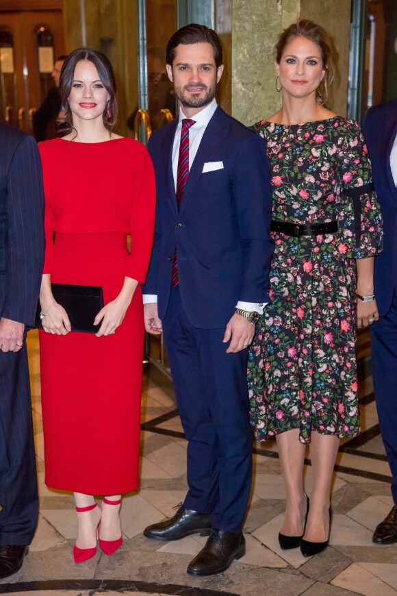 La princesse Sofia de Suède, le prince Carl Philip et la princesse Madeleine au théâtre Oscar à Stockholm le 18 décembre 2018 pour la célébration du 75e anniversaire de la reine Silvia.