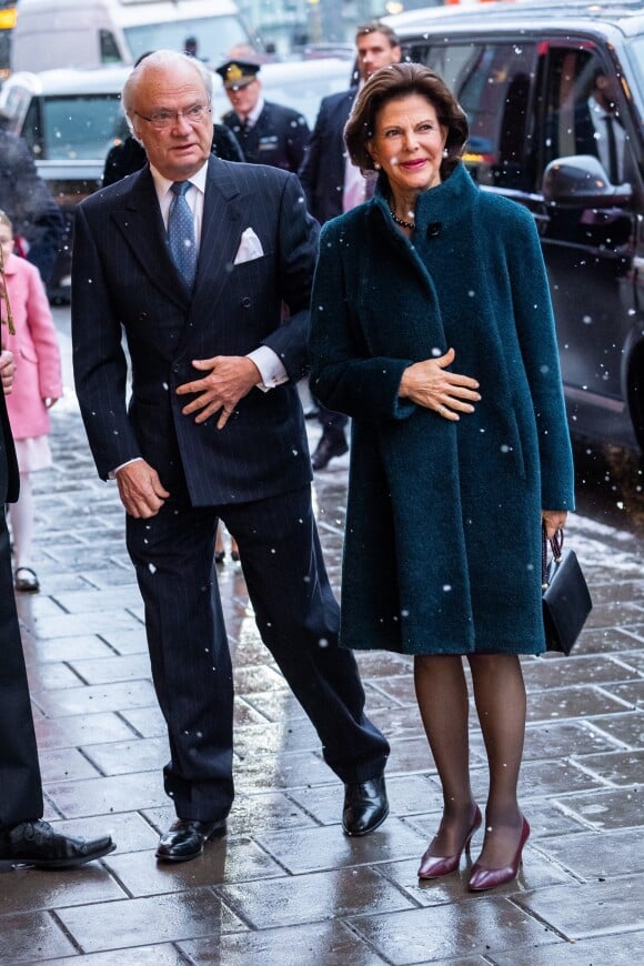 Le roi Carl XVI Gustaf et la reine Silvia de Suède au théâtre Oscar à Stockholm le 18 décembre 2018 pour la célébration du 75e anniversaire de la reine Silvia.