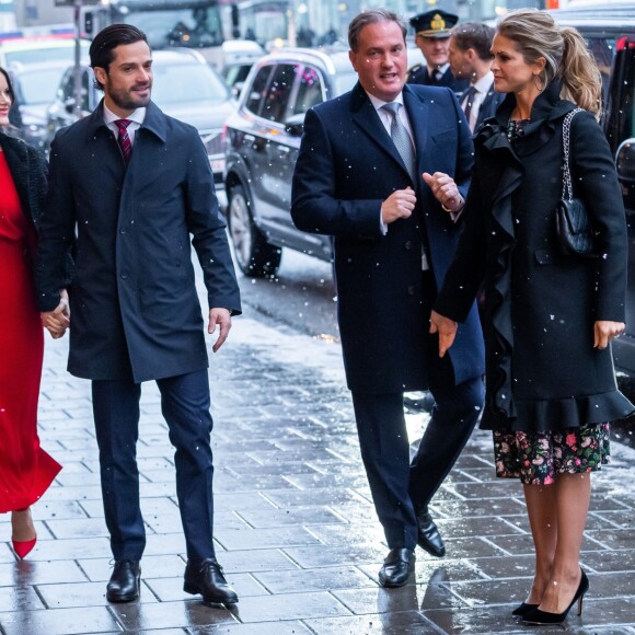 Le prince Carl Philip, la princesse Sofia, la princesse Madeleine de Suède et Christopher O'Neill au théâtre Oscar à Stockholm le 18 décembre 2018 pour la célébration du 75e anniversaire de la reine Silvia.