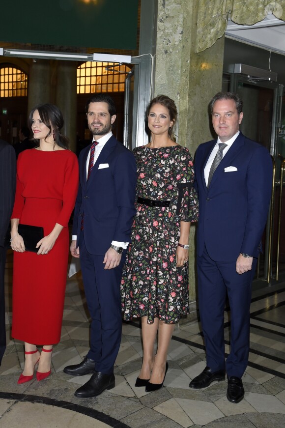 Le prince Carl Philip et la princesse Sofia, la princesse Madeleine et Chris O'Neill au théâtre Oscar à Stockholm le 18 décembre 2018 pour la célébration du 75e anniversaire de la reine Silvia.
