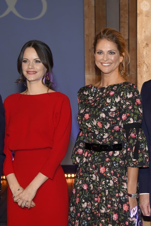 La princesse Sofia et la princesse Madeleine de Suède au théâtre Oscar à Stockholm le 18 décembre 2018 pour la célébration du 75e anniversaire de la reine Silvia.