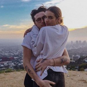 Brooklyn Beckham et Hana Cross officialisent leur relation amoureuse. Décembre 2018.