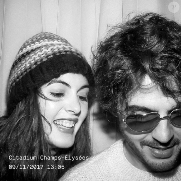 Claire Chust, Leslie dans "Scènes de ménages" (M6), est en couple avec un certain Zouheïr, lui aussi comédien.