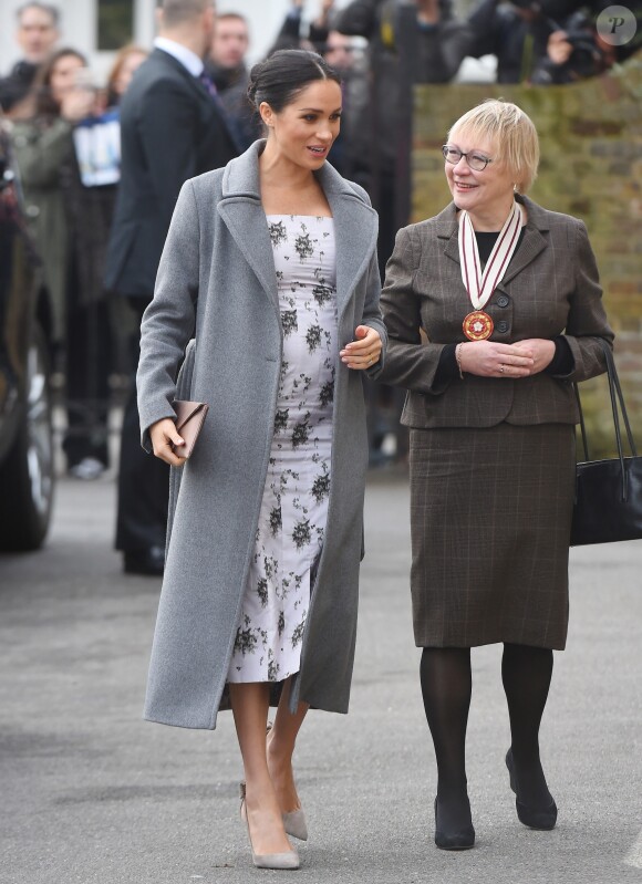 Meghan Markle, duchesse de Sussex, enceinte, visite le foyer Royal Variety de "Brinsworth House", à Twickenham le 18 décembre 2018.