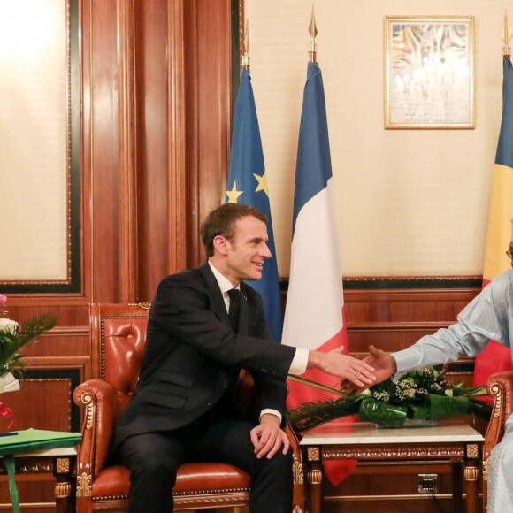 Emmanuel Macron reçu au palais présidentiel par le président du Tchad Idriss Deby Itno à N'Djamena au Tchad le 23 décembre 2018 © Ludovic Marin / Pool / Bestimage