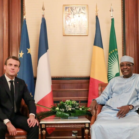 Emmanuel Macron reçu au palais présidentiel par le président du Tchad Idriss Deby Itno à N'Djamena au Tchad le 23 décembre 2018 © Ludovic Marin / Pool / Bestimage