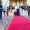 Le président de la République Emmanuel Macron reçu par le président de la République du Tchad, Idriss Deby Itno, au palais présidentiel à N'Djamena au Tchad. Le 23 décembre 2018. © Stéphane Lemouton / Bestimage