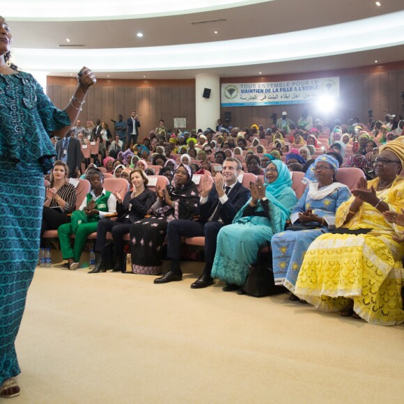 Le président de la République Emmanuel Macron, accompagné de son excellence madame Hinda Deby Itno, a participé à une rencontre débat sur le thème de l'autonomisation des femmes à la Maison de la Femme à N'Djamena au Tchad le 23 décembre 2018. © Stéphane Lemouton / Bestimage