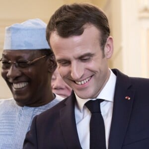 Le président de la République Emmanuel Macron reçu par le président de la République du Tchad, Idriss Deby Itno, au palais présidentiel à N'Djamena au Tchad. Le 23 décembre 2018. © Stéphane Lemouton / Bestimage