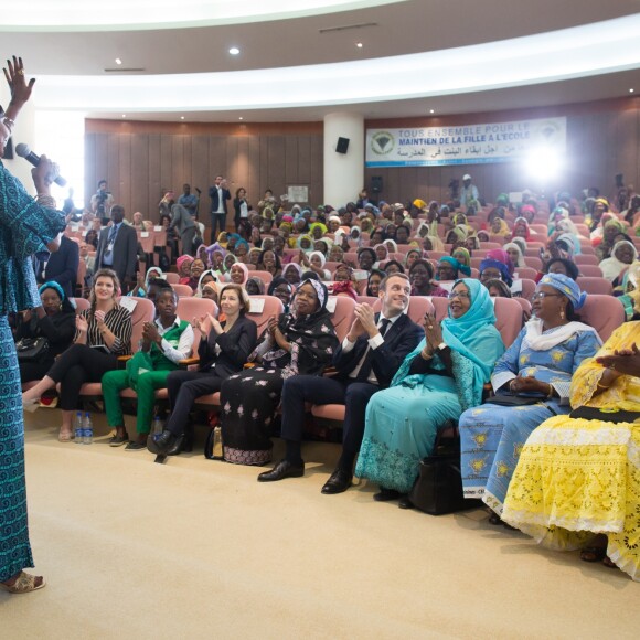 Le président de la République Emmanuel Macron, accompagné de son excellence madame Hinda Deby Itno, a participé à une rencontre débat sur le thème de l'autonomisation des femmes à la Maison de la Femme à N'Djamena au Tchad le 23 décembre 2018. © Stéphane Lemouton / Bestimage