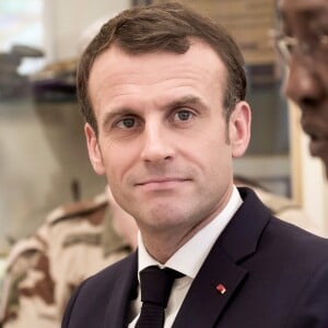 Le président de la République Emmanuel Macron reçu par le président de la République du Tchad, Idriss Deby Itno, au palais présidentiel à N'Djamena au Tchad. Le 23 décembre 2018. © Stéphane Lemouton / Bestimage