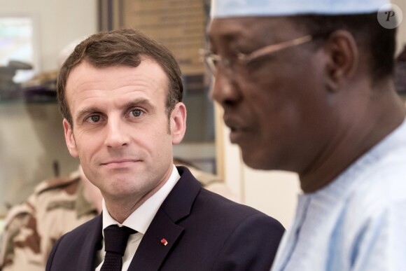 Le président de la République Emmanuel Macron reçu par le président de la République du Tchad, Idriss Deby Itno, au palais présidentiel à N'Djamena au Tchad. Le 23 décembre 2018. © Stéphane Lemouton / Bestimage