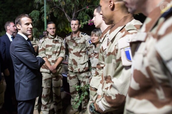 Emmanuel Macron lors de son allocution devant les militaires de la force Barkhane sur la base militaire de Kossei à N'Djamena au Tchad le 22 décembre 2018. © Stéphane Lemouton / Bestimage
