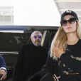 Exclusif - Paris Hilton arrive simultanément à l'aéroport de Los Angeles (LAX), le 26 décembre 2018.