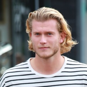 Le footballeur allemand Loris Karius est allé se faire pouponner chez le barbier Barber Barber à Hale dans le Grand Manchester en Angleterre, le 22 août 2018  Liverpool's German goalkeeper Loris Karius pampers himself at the prestigious Barber Barber in Hale, Cheshire. Loris made headlines playing in the 2018 Champions League Final against Real Madrid making a few serious errors leading to the merseyside club's defeat. 22nd august 201822/08/2018 - Hale