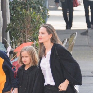 Knox, Shiloh, Vivienne, Angelina Jolie - Angelina Jolie sort déjeuner avec ses enfants à Los Angeles le 26 décembre 2018.