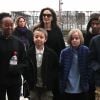 Angelina Jolie et ses enfants (Maddox, Zahara, Shiloh, Pax, Knox et Vivienne) vont visiter le musée du Louvre à Paris le 30 janvier 2018.