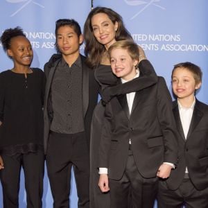 Shiloh, Pax, Vivienne et Zahara - Angelina Jolie a reçu le prix "UNCA (United Nations Correspondents Association) Global Citizen of the Year Award 2017" à l'ONU, New York le 15 decembre 2017.