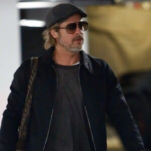 Exclusif - Brad Pitt quitte une réunion qui a duré 9 heures au lendemain de son 55ème anniversaire à Los Angeles le 19 décembre 2018.