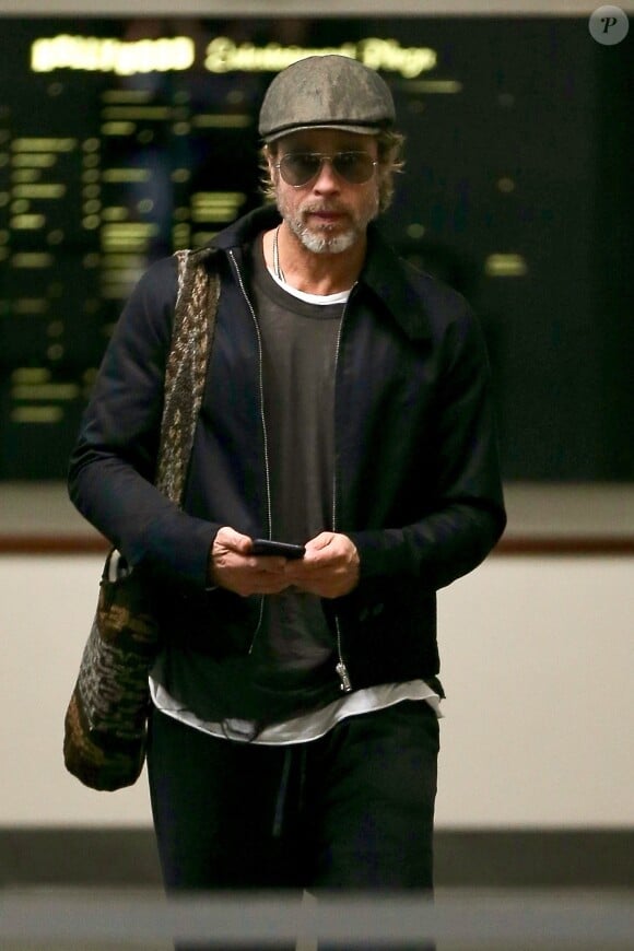 Exclusif - Brad Pitt à la sortie d'un immeuble à Hollywood le 14 décembre 2018