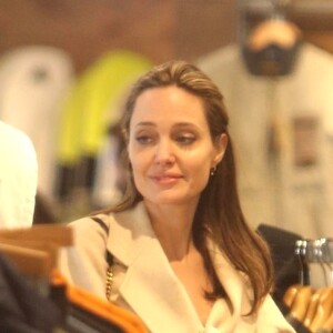 Exclusif - Angelina Jolie passe du bon temps avec son fils Pax à Santa Monica le 22 décembre 2018.