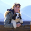 Carole, 48 ans, est éleveuse de chiens saint-bernard en région PACA et a 6 enfants. Emission "L'amour est dans le pré 2017" sur M6.