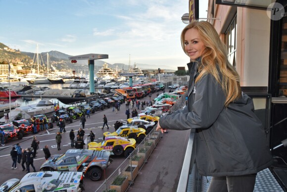 Adriana Karembeu, marraine de la 11e édition de l'Africa Eco Race, donne le départ du Rallye le 30 décembre 2018 à Monaco. © Bruno Bebert/Bestimage