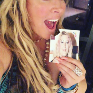 Loana heureuse avec son nouveau sourire, le 1er janvier 2019 à Dubaï.