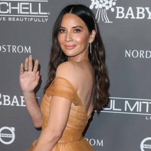 Olivia Munn - Les célébrités posent lors du photocall de la soirée Baby2Baby à Culver City le 10 novembre 2018.