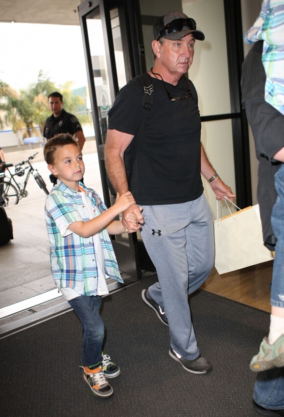 Britney Spears, ses fils Sean et Jayden et son pere James a l'aeroport de Los Angeles, le 28 mars 2013.