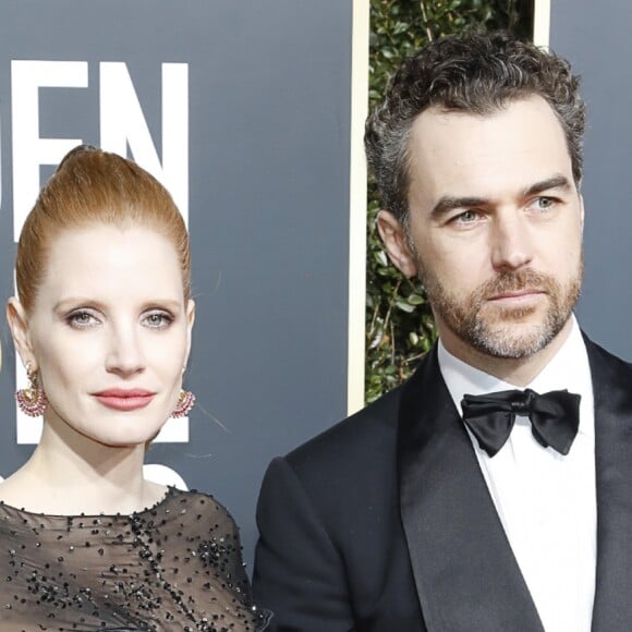 Jessica Chastain et son mari Gian Luca Passi de Preposulo au photocall de la 76ème cérémonie annuelle des Golden Globe Awards au Beverly Hilton Hotel à Los Angeles, Californie, Etats-Unis, le 6 janver 2019.